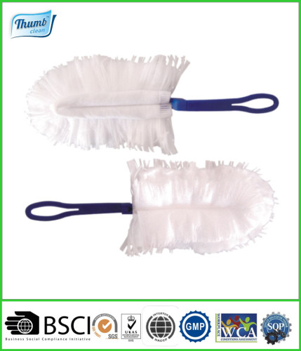 Nonwoven PET fiber duster with handle