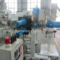 Two channel hydraulic screen changer for plastic extruder