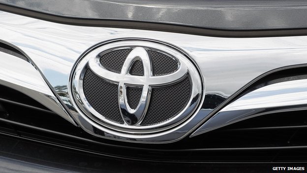 Toyota expects record profit on weak yen