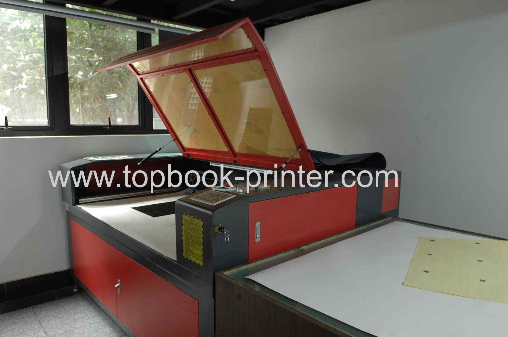 Laser cutting machine