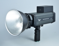 Portable wireless studio flash light for outdoor