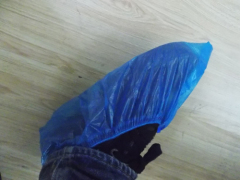Disposable waterproof pe material 2g shoe cover