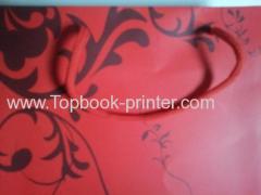 High-end spot UV kraft paper bottom-pasting gift bag for scarf packaging with cotton ropes