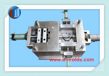 Descrew mould of pipe cover