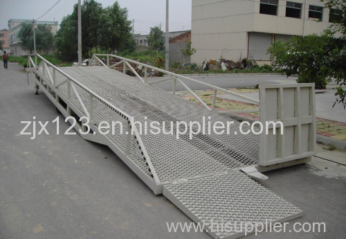 3.hydraulic mobile yard ramp can adjusted height