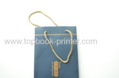 high-grade gold stamping ivory board paper clothing packaging bag with yellow cotton ropes