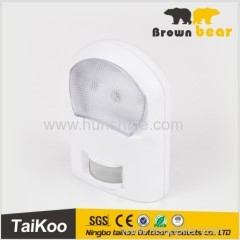 white automatic pir solar motion sensor light