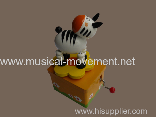WOODEN HAND CRANK MUSIC BOXES ROTATING BABY ANIMALS