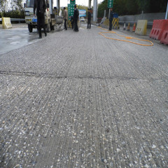 Treatment of concrete surface exposed aggregate