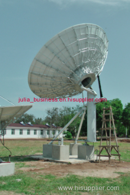 Ku-band / C-band satellite dish antenna