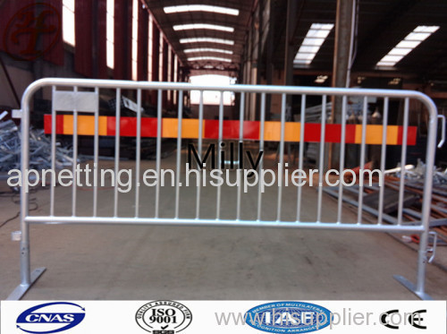 Hot-dip galvanized temporary crowd control barrier/steel traffic barriers bridge foot style