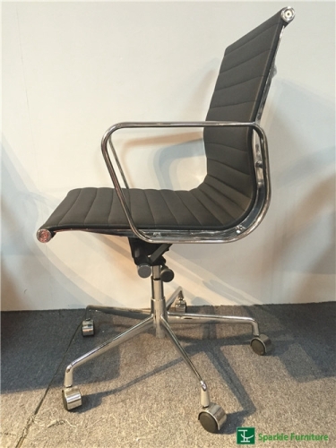 Eames low back aluminum group chair