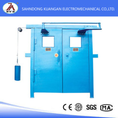 Balanced pressure ventilation door used for mine underground