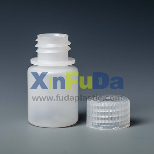 Laboratory use plastic container