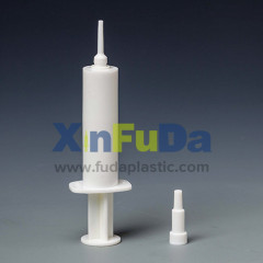 Single-use sterile plastic syringe