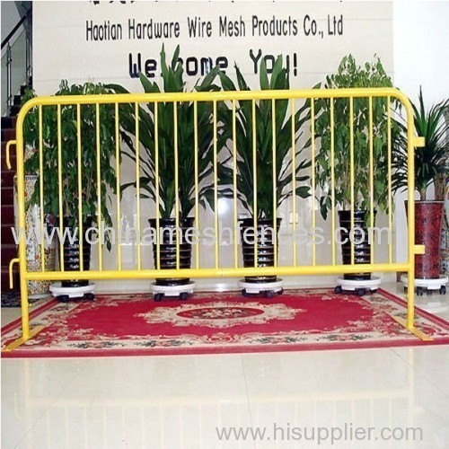 Removable flat feet 1.1m x 2.5m crowd control barrier yellow color powder coated pedestrian barrier fence