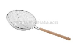 light weight ergonomic Design oil strainer with round wooden handle