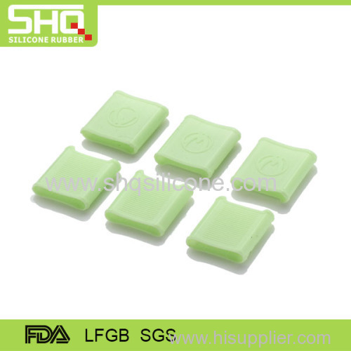 Customized silicone finger protector