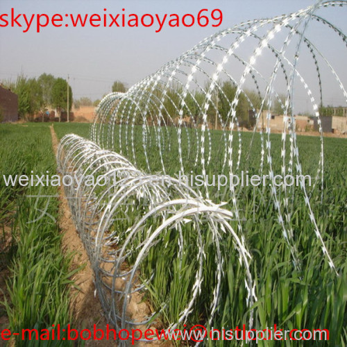sell best quality BTO-22 razor barbed military wire mesh fence(manufacture)