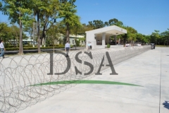 China Galvanized/Plastic barbed wire/welded razor wire mesh