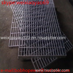 Serrated galvanized steel grating