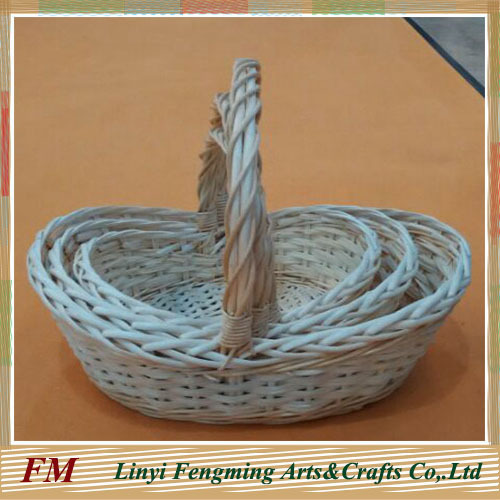 On sale round white willow wicker gift basket for Christmas with long handle