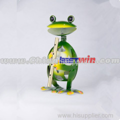 Garden decor metal frog with flute solar light