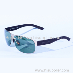 Fashionable UV400 Men Wearing Polarized PC Sunglasses With Blackish Green Lenses