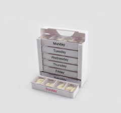 weekly pill organizer Plas with braille print in every box