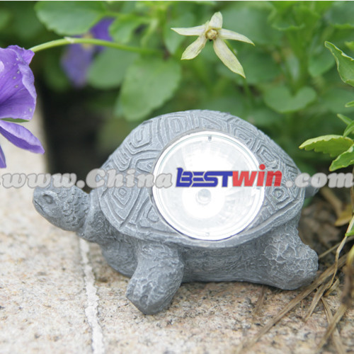 Solar turtle with built-in solar panel