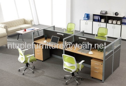 modern 4 seater office glass partition workstation