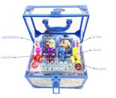 Frozen kids makeup box