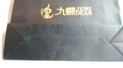 Black card paper gold stamped gift packaging bag printing on demands