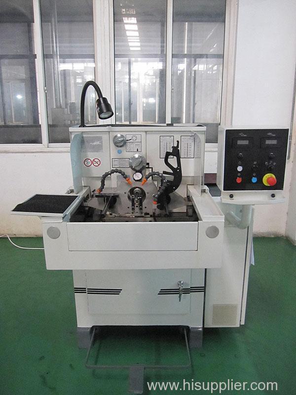 Honing machine