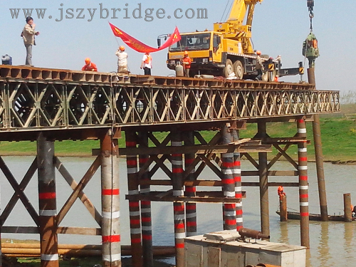 erecting bridge /erecting bailey brdge