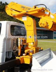 Donghae truck mounted Aerial working platform telescopic hydraulic boom crane lifting bucket