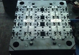 Precision injection mould 1
