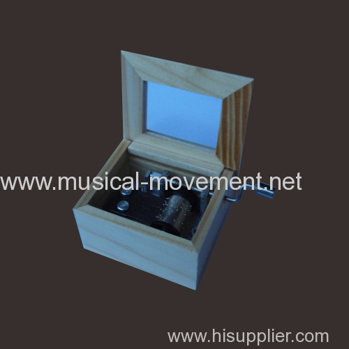 PINE WOOD HAND CRANK MUSIC BOX