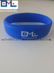 2015 New style Eco friendly 13. 56MHz MF1K RFID silicone bracelet