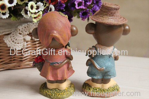 Custom home decor high detail cartoon style resin lovely figurines supplier
