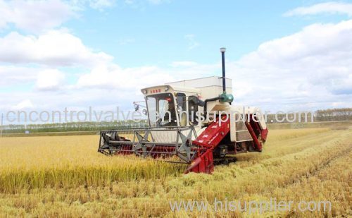 Whole-Feed Wheeled Combine Harvester