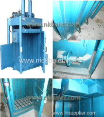 Beverage bottle packing machine