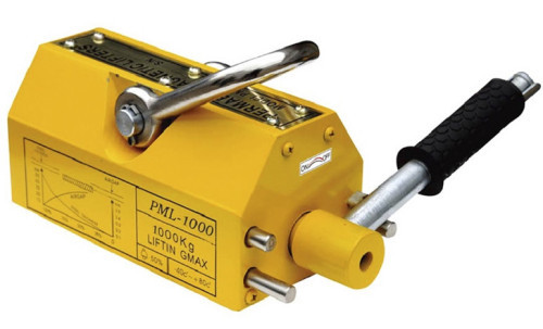 Manual permanent magnetic lifter