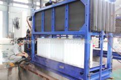 Direct cooling block ice machine