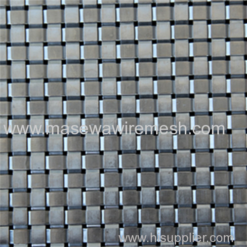 Rigid stainless steel mesh in elevator