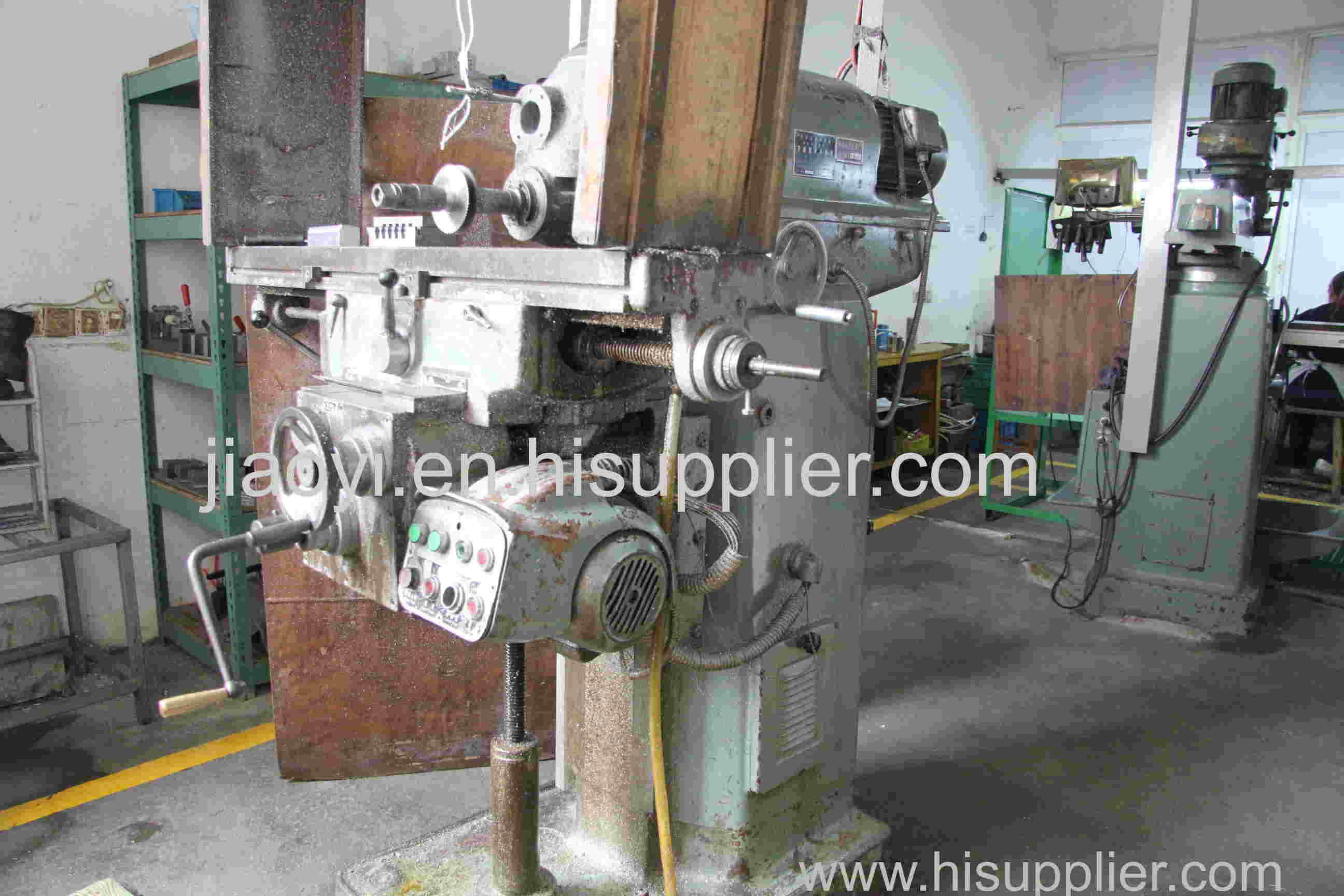Turret milling machine