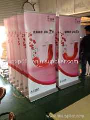 Aluminum roll up banner stand