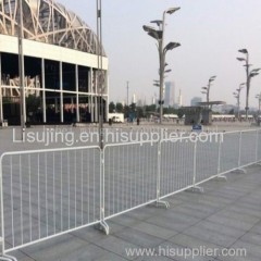 Temporary crowd control barrier fence