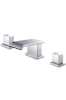 Horizontal water spout bathtub faucet