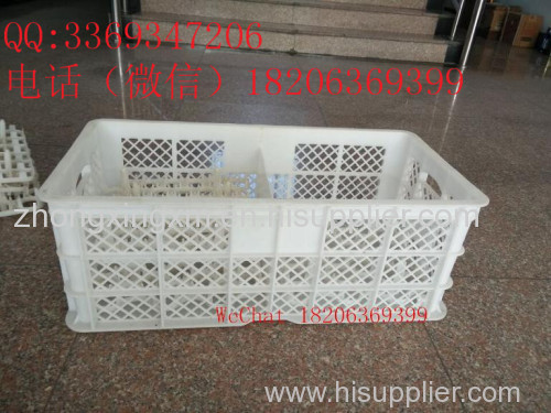 Clapboard-type plastic poultry eggs transport crate